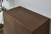 天然木突板材を使用(※画像は板戸キャビネット)