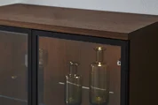 アルミフレームと透明強化ガラスを使用