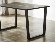 テーパー脚でスタイリッシュに(※画像は幅120 ㎝ダイニングテーブル　WODB 色)