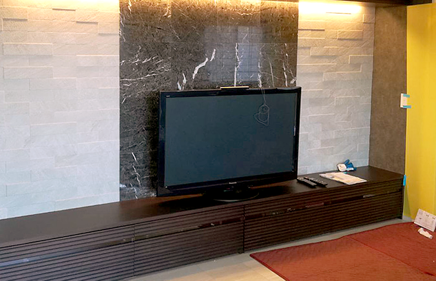 新築マンションのテレビ設置スペースにピッタリの幅をサイズオーダー