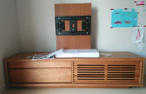 大川家具の壁掛け対応テレビボード(ブラックチェリー色)