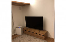 空気清浄機の横に設置された洲本市Y.A様の大川家具のテレビボード(東京インテリア)