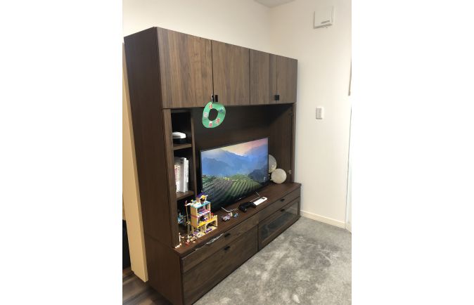 世田谷区Y.E様のウォールナット色の壁面収納型テレビボード