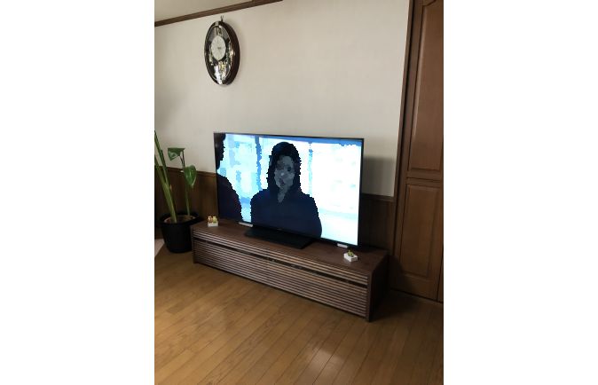 近江八幡市F.M様のテレビボードと観葉植物と掛け時計