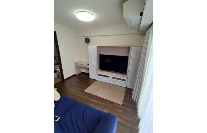 大川家具のテレビボードとライティングデスク