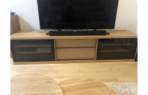 無垢のローテーブルと大川家具のテレビボードのコーディネート例