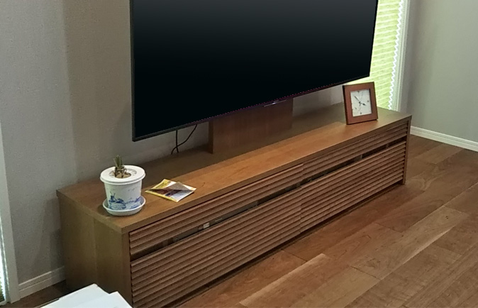 大川家具のテレビ台と壁掛けテレビ