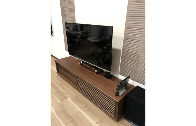 大川家具の無垢テレビボードとフローリングのコーディネート例