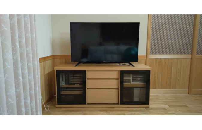 レッドオーク色の大川家具のテレビボードのアレーグリ