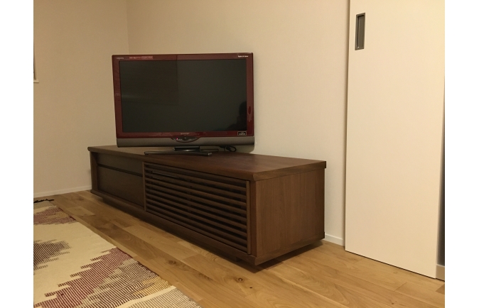 大川家具の無垢テレビボードのソリドとラグ