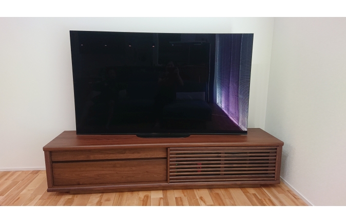 ウォールナット色の大川家具のテレビボード「ソリド」