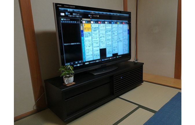 和室に設置された大阪市Z.Z様の無垢テレビボード