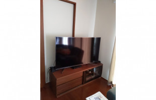 越谷市K.O様のテレビボード色の天然木テレビボード