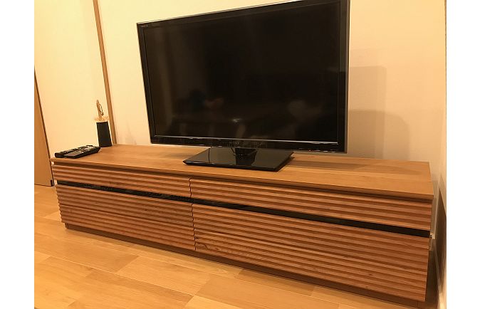 大川家具テレビボードと同系色で統一されたリビング空間