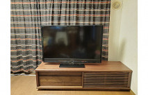 ウォールナット色の大川家具の無垢テレビボード