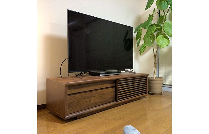 周南市Y.Y様のウォールナット色の無垢テレビボード