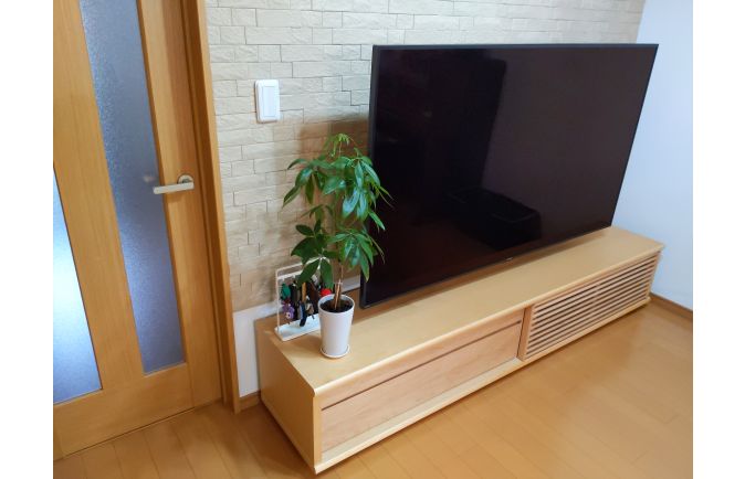 京都市S.M様のメイプル色の無垢テレビボード