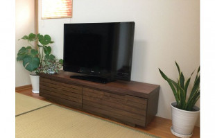 和室に設置された高岡市S.M様の無垢テレビボード(ファニチャーパークケースリー)