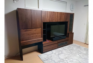 大川家具の無垢テレビボードとライティングデスク(リビングハウス札幌店)