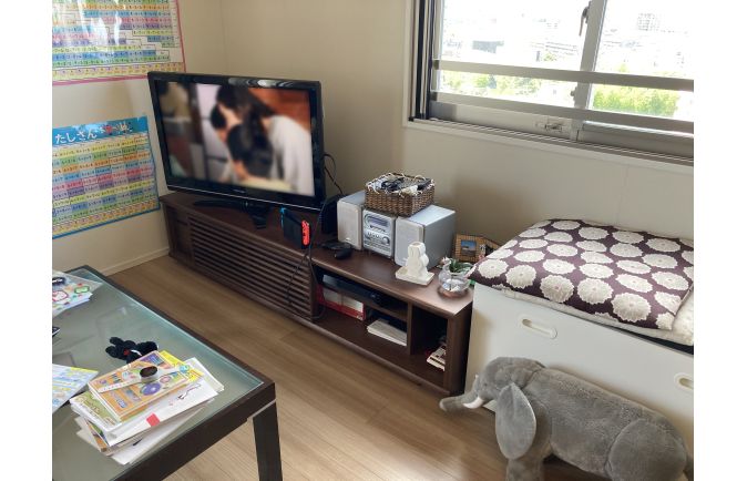 さいたま市K.H様の無垢テレビボードと像の縫いぐるみ