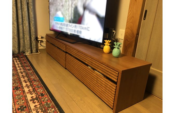 大川家具の無垢テレビボードと絨毯