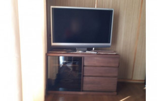 テレビを設置した大竹市O.H様の天然木サイドボード