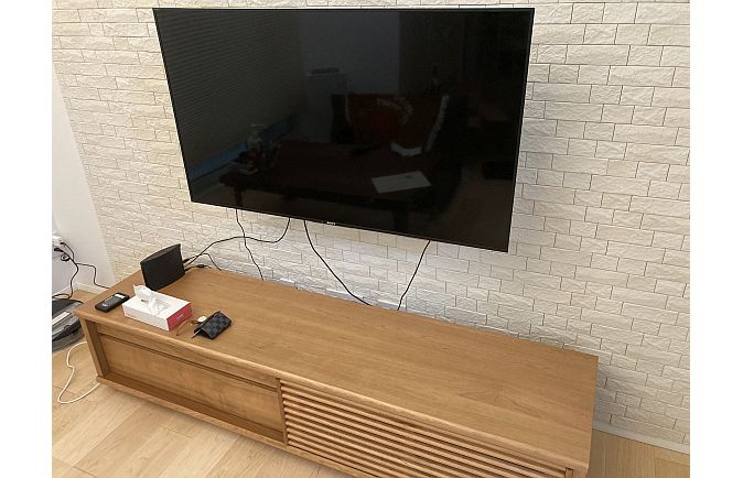 大川家具のテレビボード「ソリド」と壁掛けテレビ