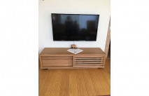 藤枝市A.H様のオークナチュラル色の無垢テレビボードと壁掛けテレビ