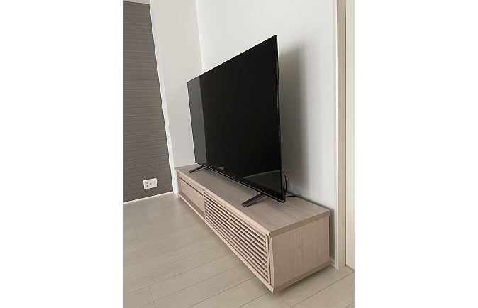 オークホワイト色の大川家具のテレビボード「ソリド」