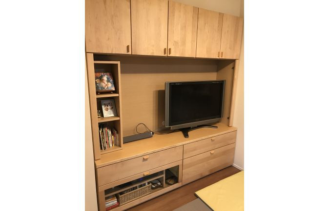 横浜市Y.T様の壁面収納型無垢テレビボードの設置事例
