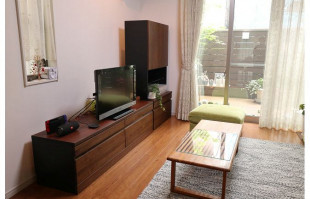 Nintendo Switchが設置された大川家具のテレビボードとキャビネット(リビングハウス豊洲店)