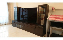ウォールナット色がリビングのアクセントになっている大川家具のテレビボード