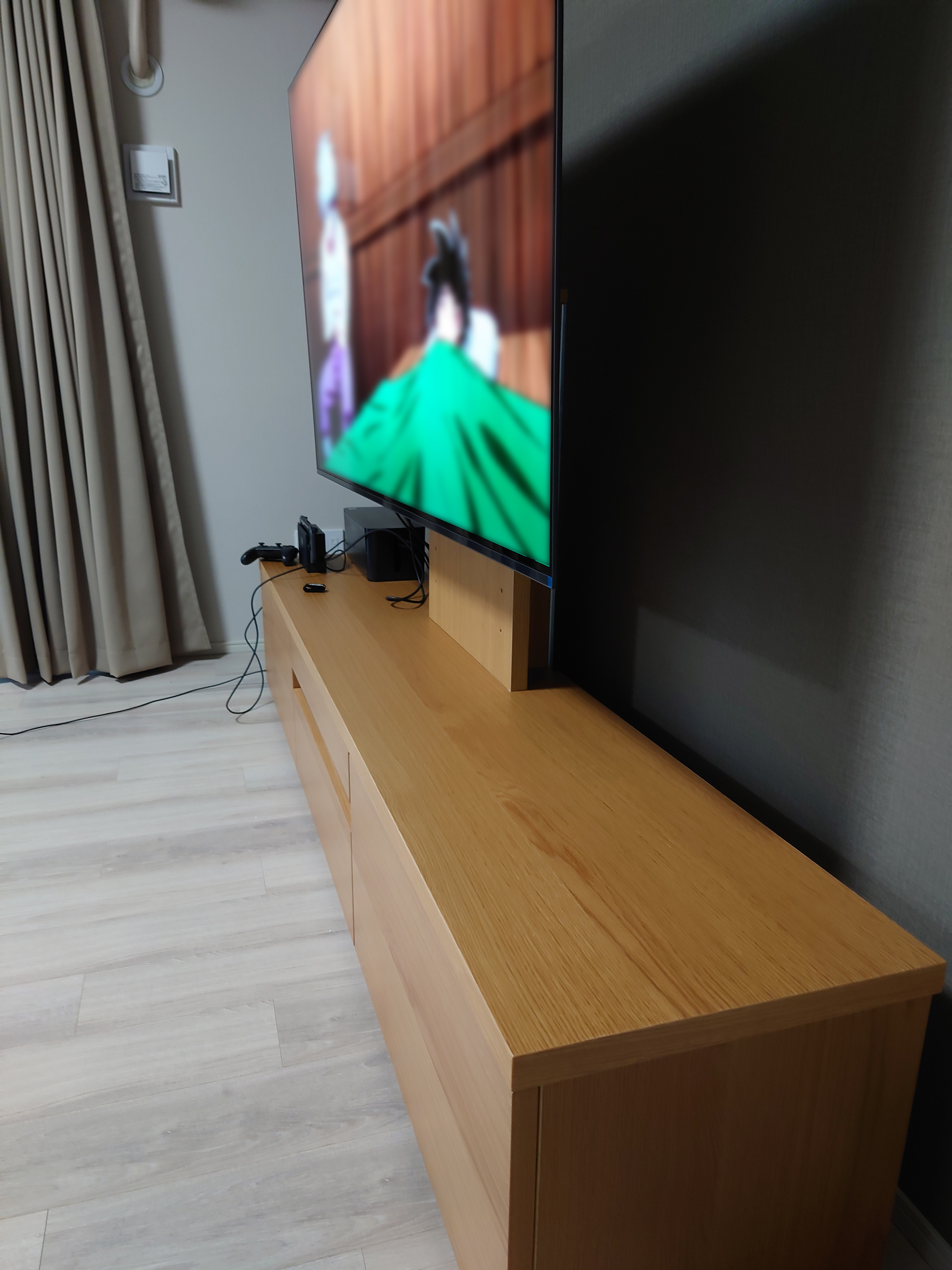 熊本市S.A様の天然木テレビボード「ルーア」の設置例