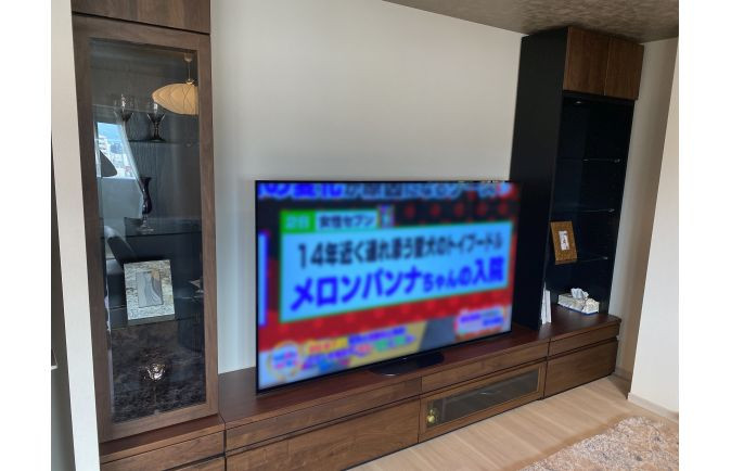 大川家具のテレビボードとガラスキャビネット