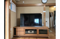 ブラックチェリー色の大川家具のテレビボード設置例