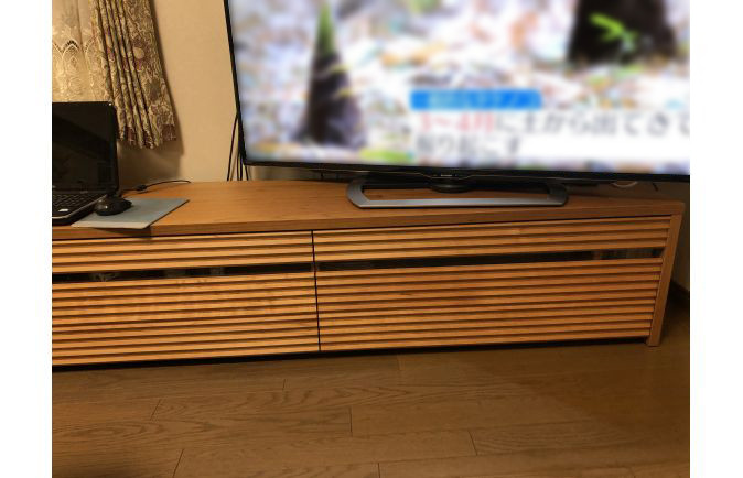 高松市A.F様の無垢テレビボード「コリーナ」の設置例(浜田家具)