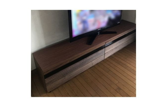 リビングの雰囲気にマッチした大川家具の無垢テレビボード