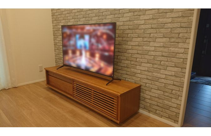 リビングの雰囲気と調和する大川家具のテレビボード