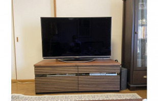 ウォールナット色の大川家具のテレビボードの設置事例(リビングハウス横浜店)