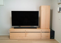 サウンドバーを設置した大川家具の無垢テレビボード