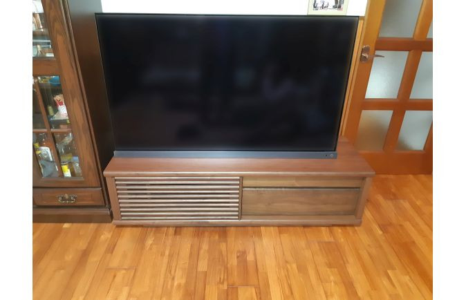 ウォールナット色の大川家具のテレビボード