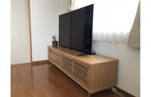 オークナチュラル色の大川家具の無垢テレビボード「ソリド」