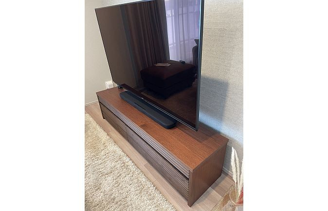 大阪市K.F様の無垢テレビボードとベージュ色のラグ