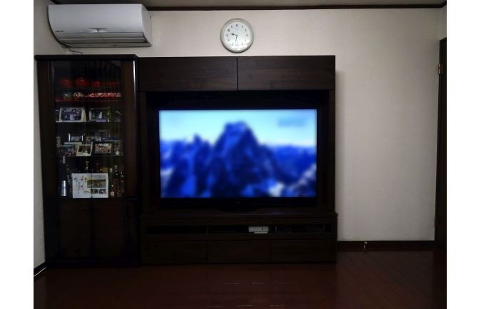 ダークな色味で纏まった大川家具のテレビボード