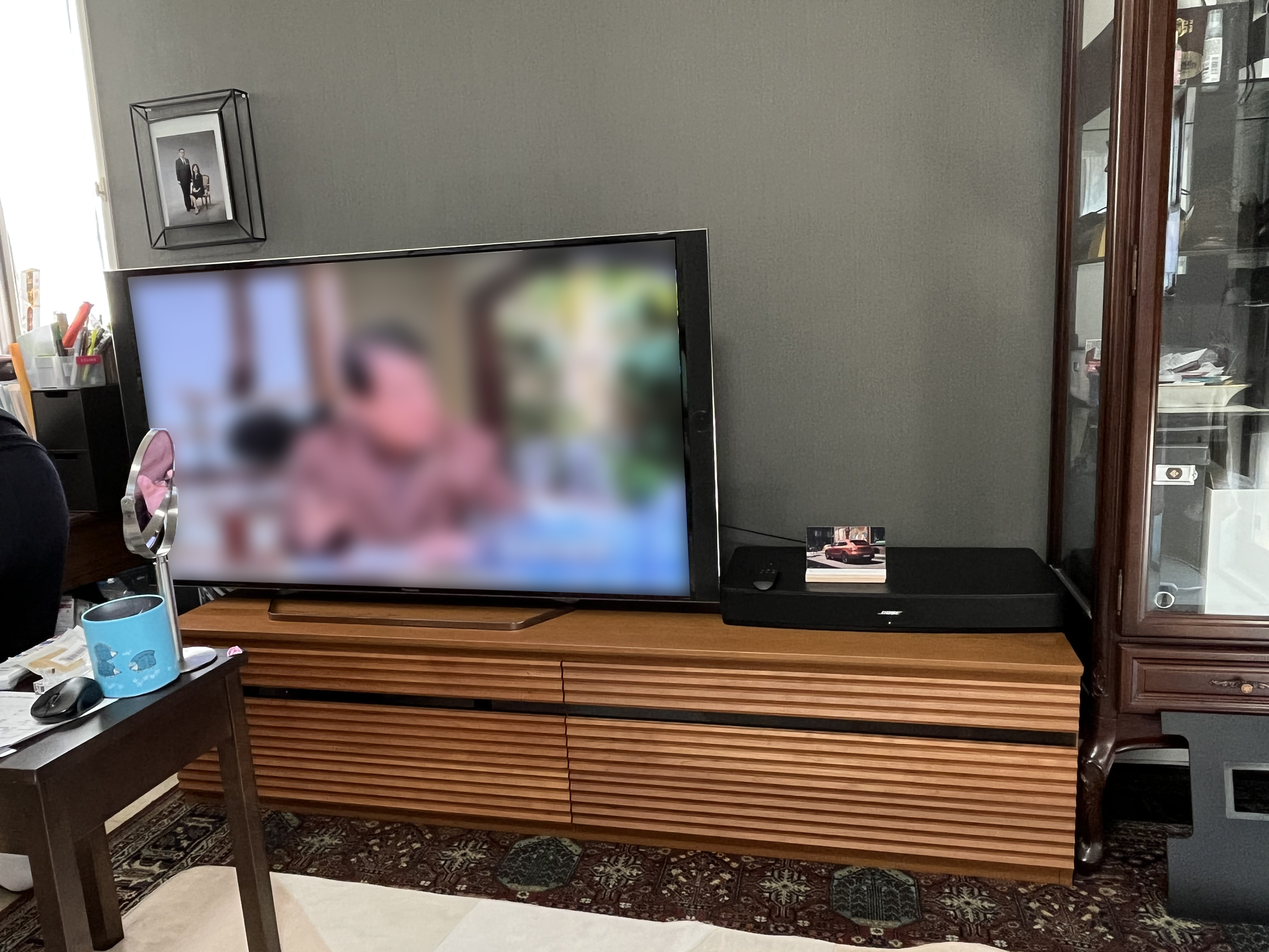 大川家具のテレビボードと絨毯