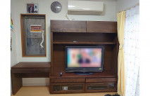 エアコン下に設置した堺市Y.T様のテレビボード(オーキタ家具)