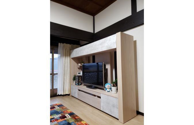 古民家風のお部屋に設置された大川家具のテレビボード