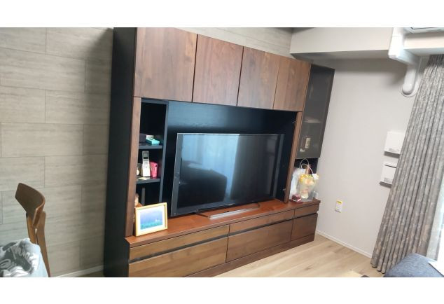 大阪市Y.Y様の壁面収納型無垢テレビボード設置例