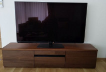 サイズバランスのよい大型テレビと大川家具のテレビボード(府中家具の館)