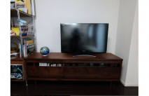 地球儀を設置した大川家具のテレビボード